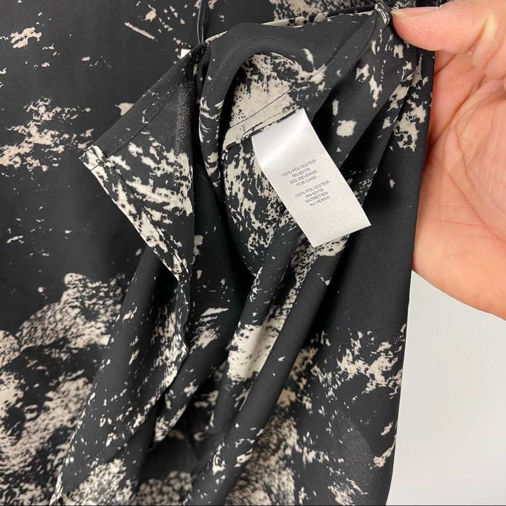 NWT TAHARI splatter print sleeveless blouse black cream - Picture 6 of 6